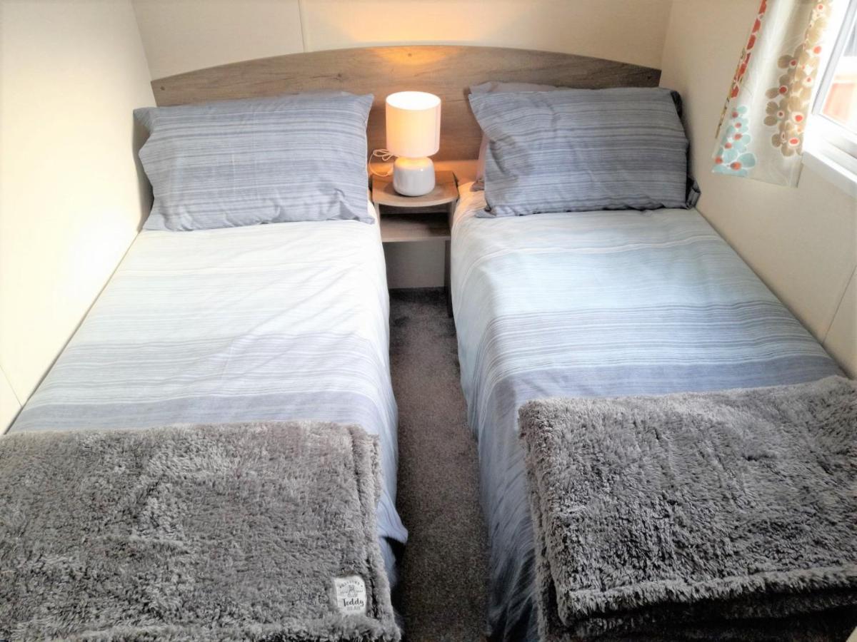 3 Bedroom Modern Caravan Sleeps Up To 8 มิลลอม ภายนอก รูปภาพ